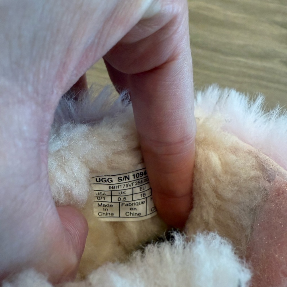 NWOT- Jesse Bow II Fluff Bootie- baby uggs booties. 0-6months - Picture 11 of 11